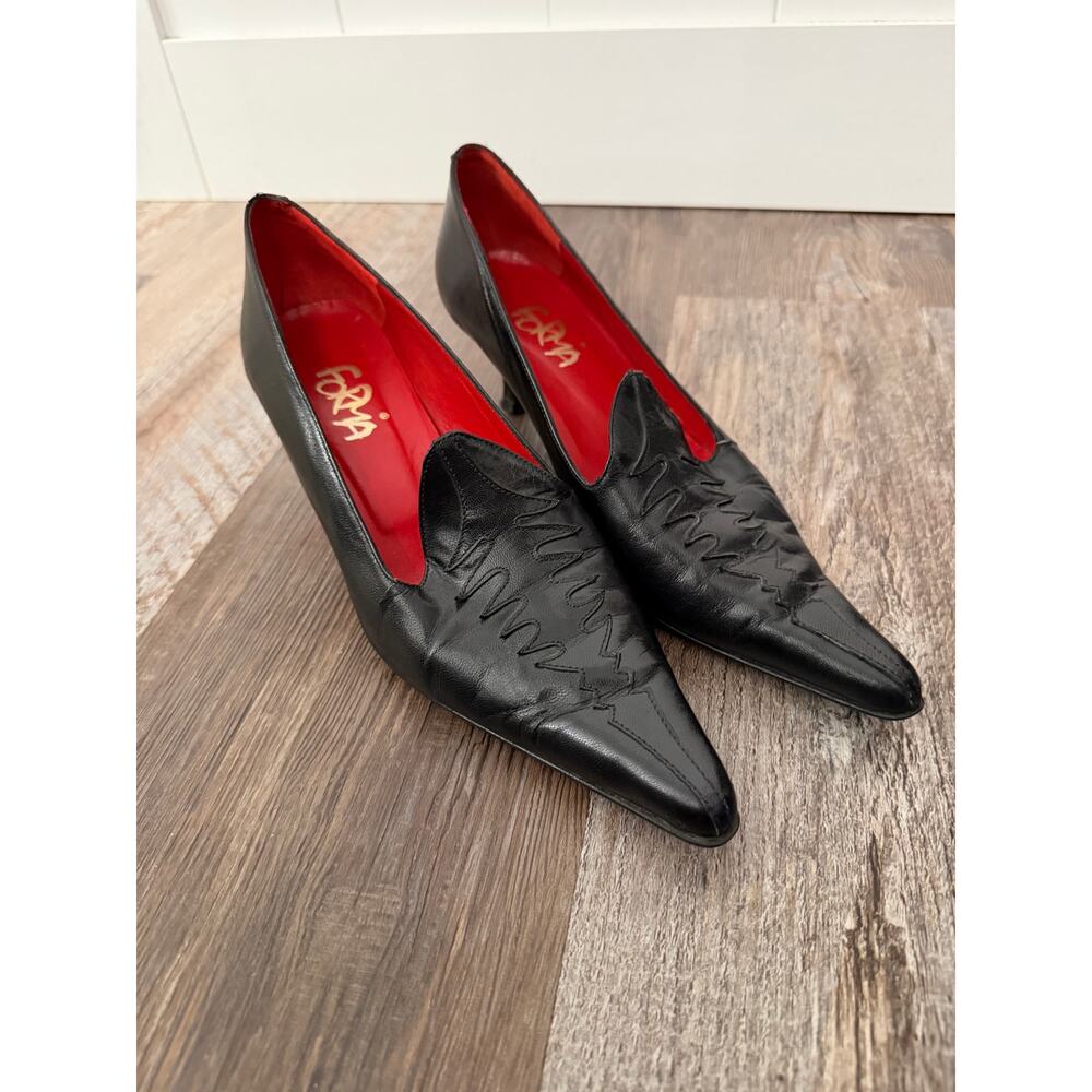 Forma black leather pointed toe heel with stitched vamp size women’s 39 (8.5-9)